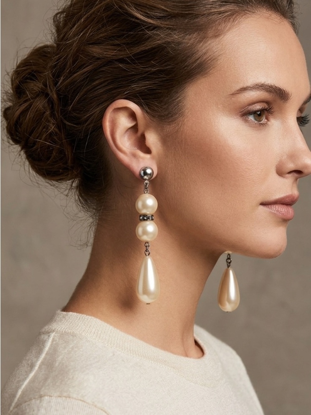 Vintage with Elegance  Pearl Drop Earrings in Cream - Classic Women Jewelry